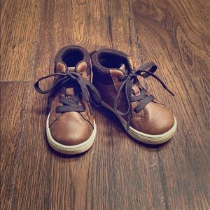 Toddler boots - Carters - Size 6